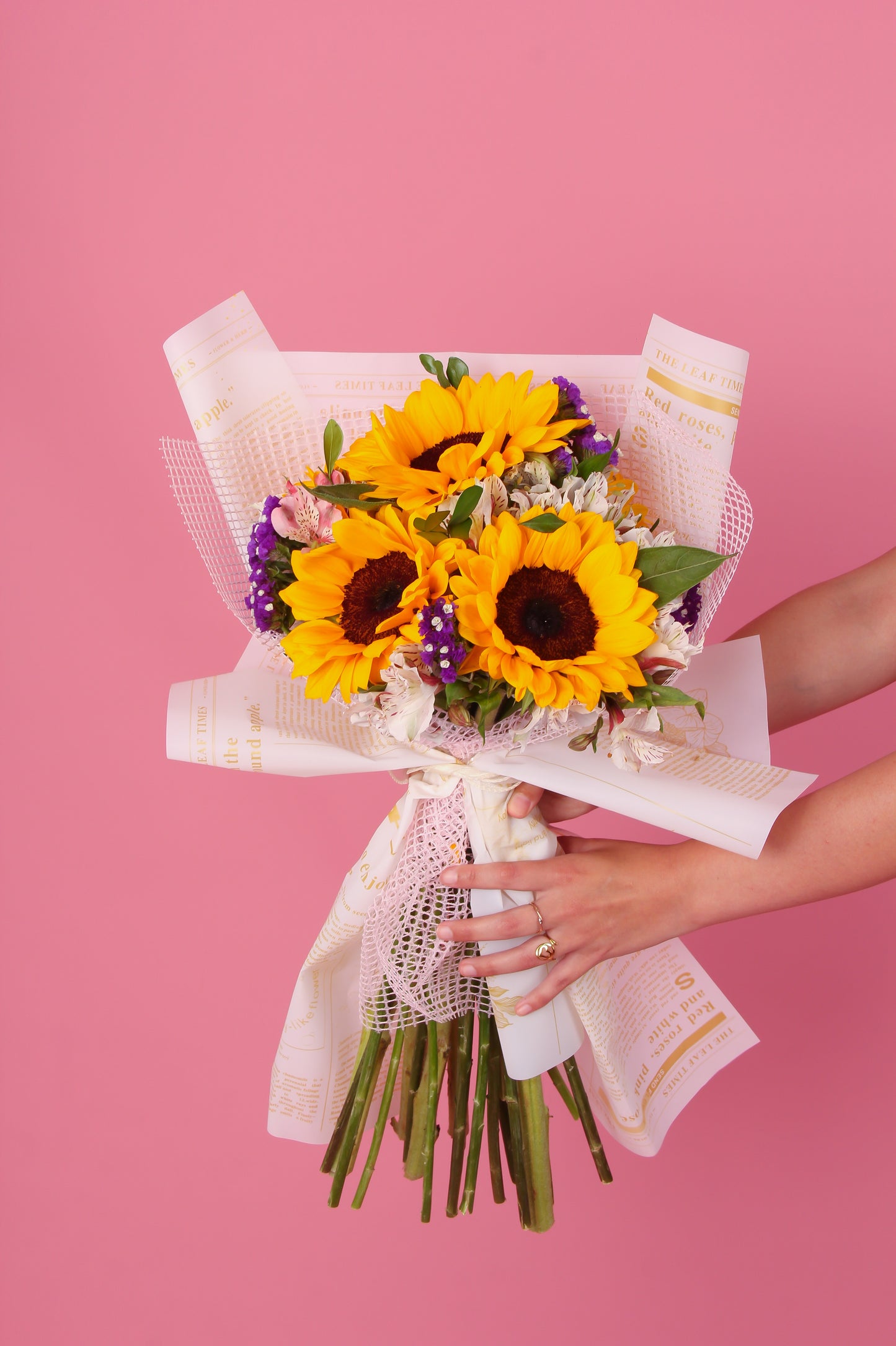 Ramo 3 girasoles + follaje y tarjeta